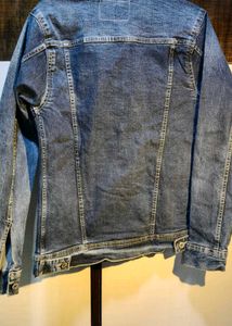 Levi&#39;s Denim Jacket - Classic Style