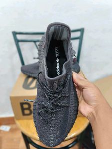 ADIDAS YEEZY 350 V2 &#34;STATIC BLACK&#34; REFLECTIVE UK 9