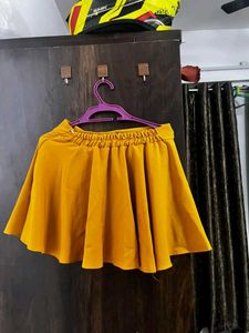 Alluring Mustard Skorts