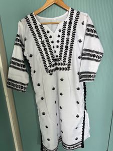 Elegant White Embroidered Kurta Size 34 Bust