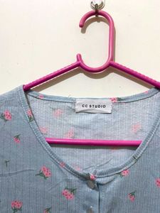 Crop floral stretchy top bust 36-42 length 16