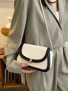 🌷🖤🤍Gorgeous Black &white Sling Bag 😎🍀💕