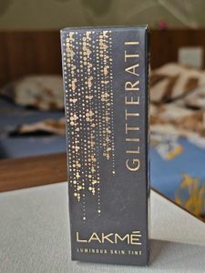 Lakme Absolute Luminous Skin Tint