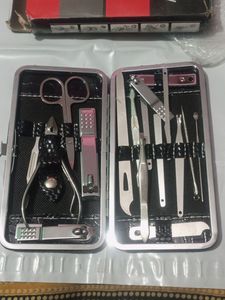 16 Piece Menicure Pedicure Kit