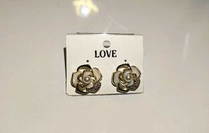 Elegant Flower Stud Earrings