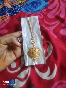 Gold-toned Maang Tikka