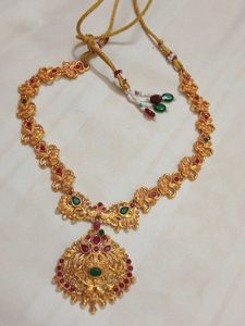 A Beautiful Traditional Neclace