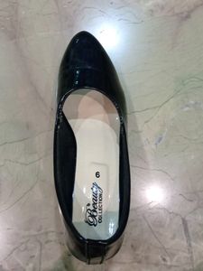 black pumps (2 inches)