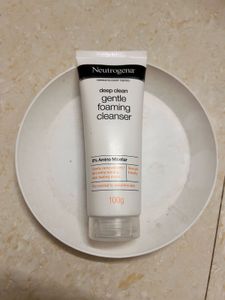 Neutrogena Skincare Kit + Freebie