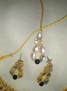 Black Kundan 3 Piece Jewellery Set