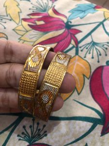 Set of 2 Gold-coloured Bangles