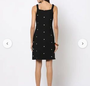 Black Dress with daisy