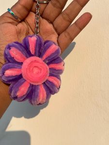 Multi colored Daisy🌸Pipe cleaner keychain