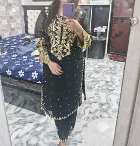 Embroidered pakstani Kurta Set with duppta