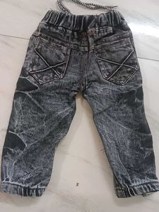 Trendy Distressed Graphic Jeans