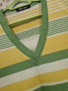 Striped V-Neck Sweater Like top