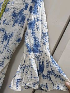 Stylish Blue &amp; White Kurti