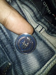 TOMMY HILFIGER JEANS
