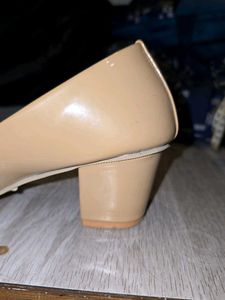 NUDE BLOCK HEEL PUMP