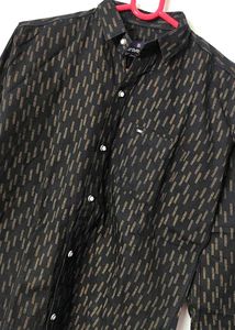 Black striped shirt⚡