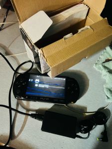 Sony PSP-E1004 street ( Play station Portable )