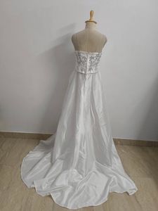 Elegant White 👰