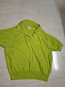 green casual/ minimal top/tshirt