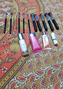 Combo Offer With Makeup Brushes Free..
