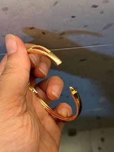 ✨ Luxury Gold-Tone Diamond-Studded Bracelet