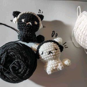 Crochet Cat With Headphone Keychain