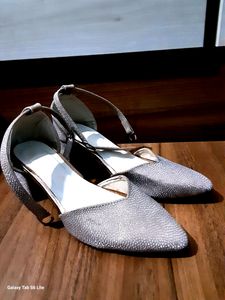 SILVER STYLISH KITTEN BLOCK HEELS