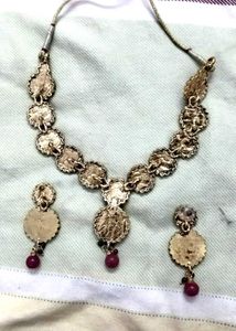 Multicolored round choker necklace