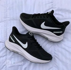 BRAND NEW NIKE GUIDE 10