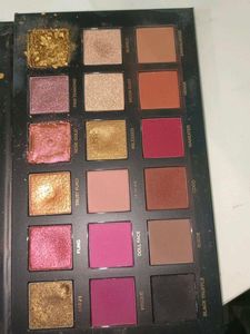 Huda Beauty Desert Dask Eyeshadow Palette