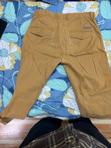 premium casual pants.