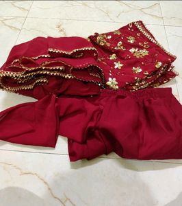 New/Unused Embroidered Satin Sleeveless Gown Set
