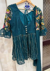 Elegant Green Embroidered Kurta Set