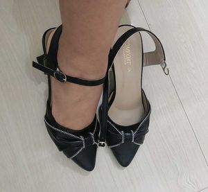 Black Bow Heel
