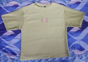 pastel green tshirt with cute teddy details