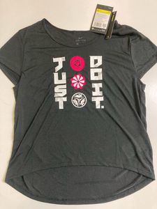 NIKETypographic Print Round-Neck T-shirt