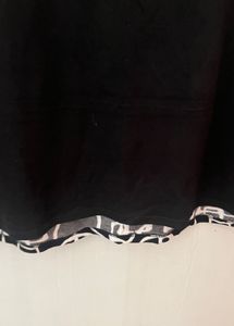 Chic Black &amp; White Geometric Print T-Shirt