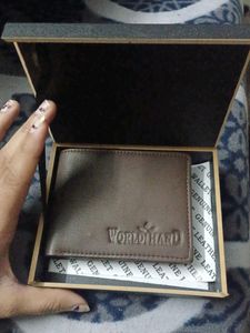 man&#39;s wallet