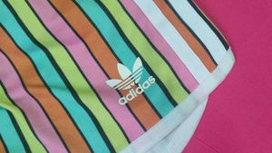 ORIGINAL ADIDAS STRIPED SHORTS 🩳