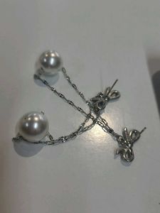 Pearl dangle earrings