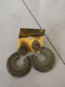 Golden oxide earrings