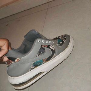 Nike Sneaker