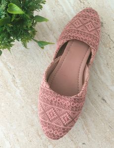 Pink Embroidered Jutti 🩷