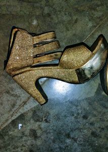 Sparkly Gold Heels ✨