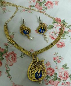 Stone Studded Artificial Jewellery Set.