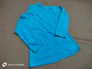 Girl&#39;s Blue Turtleneck Top